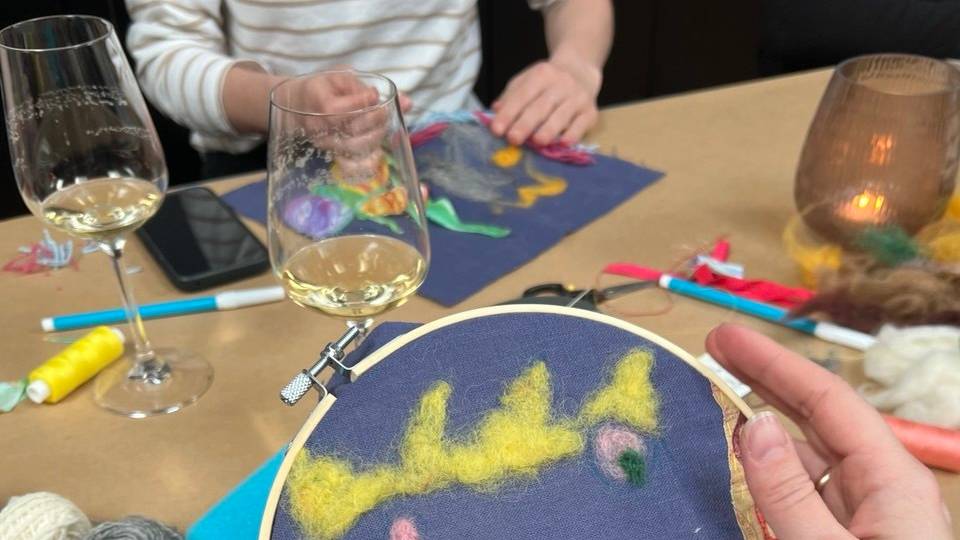 Vennedating "Sip&Sew"- kreativ kveld uten prestasjonspress (18+)