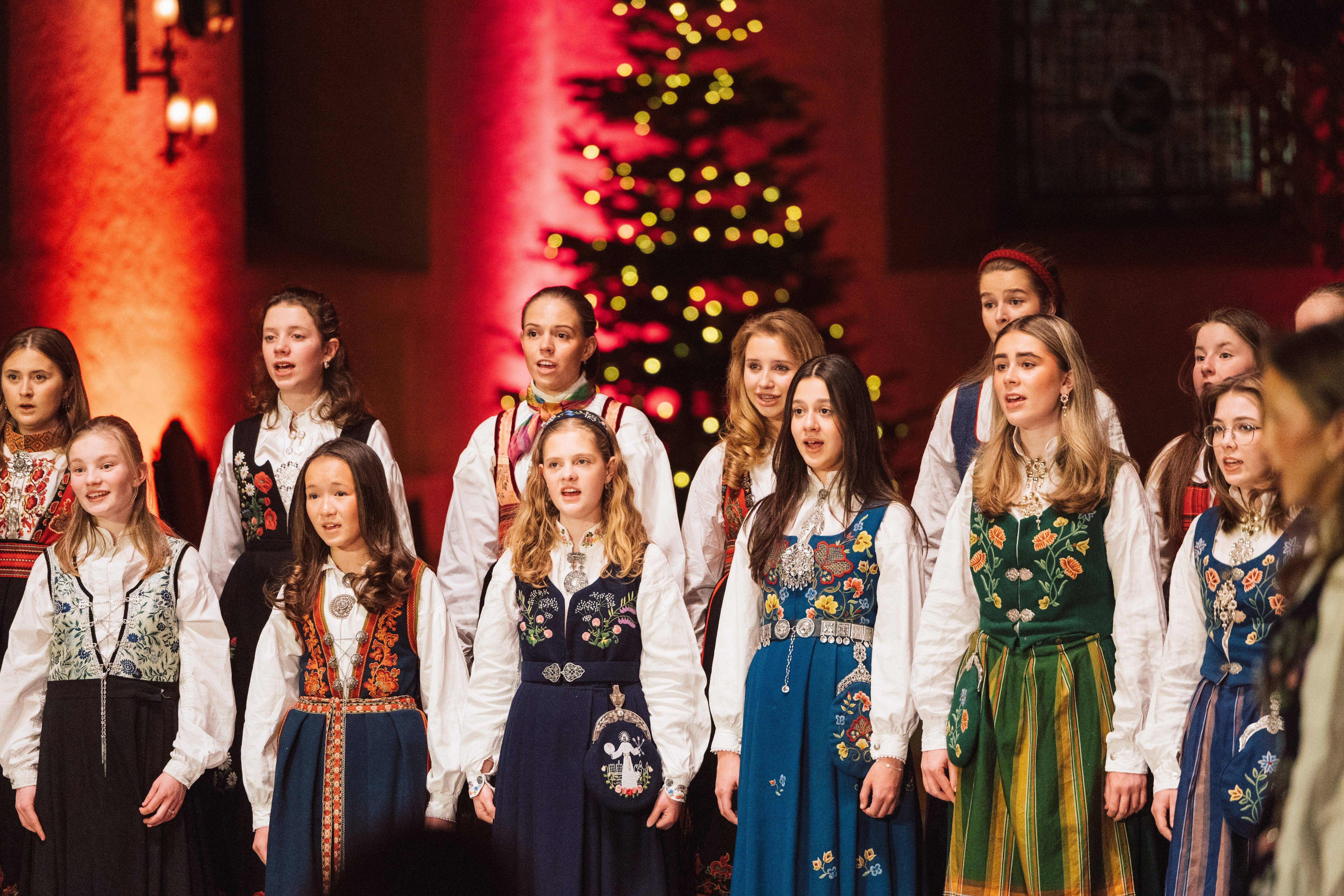 Adventskonsert i Grorud kirke med Det Norske Jentekor